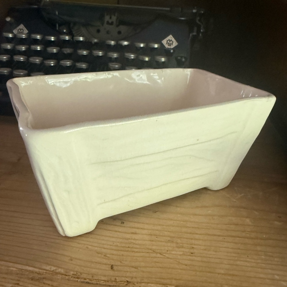 Vintage planter by brush USA. For flowers or just display. Gorgeous color, shape
